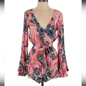 Billabong Boho Pink Floral Ruffle Bell Sleeve Romper size Small